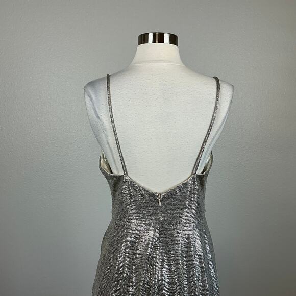 Avery G Light Gold Metallic Evening Gown Size 8 Sleeveless Thigh Slit Formal - Picture 8 of 14